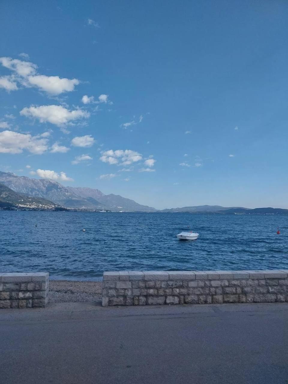 Apart Hotel Apple Cat Montenegro KO Bijela Buitenkant foto